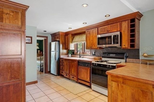 45 Point Pleasant Rd, Webster, MA 01570