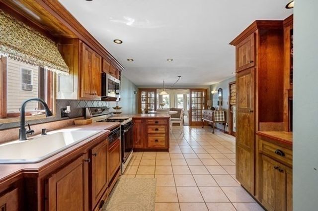 45 Point Pleasant Rd, Webster, MA 01570