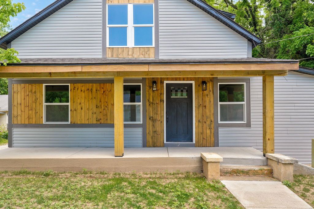 1616 N Hampton Avenue, Springfield, MO 65803