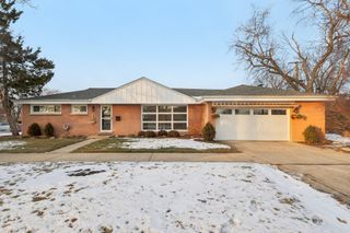 6803 N KEELER Avenue, Lincolnwood, IL 60712