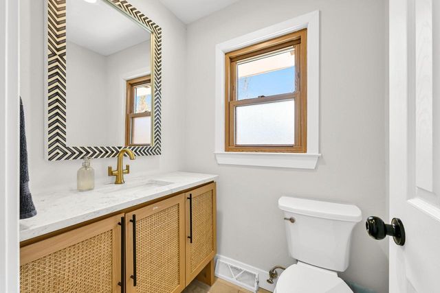 1101 W County Line ROAD, Bayside, WI 53217