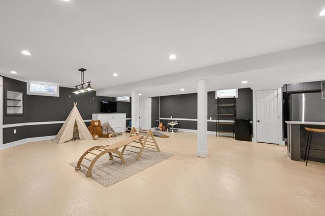 1101 W County Line ROAD, Bayside, WI 53217