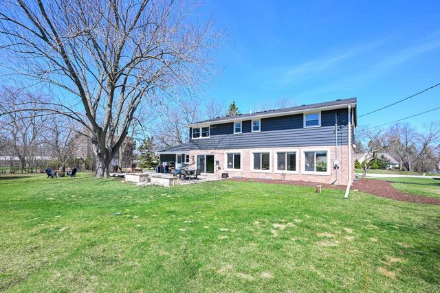 1101 W County Line ROAD, Bayside, WI 53217