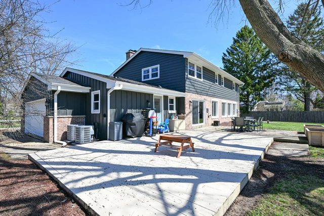 1101 W County Line ROAD, Bayside, WI 53217