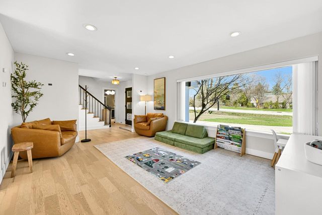 1101 W County Line ROAD, Bayside, WI 53217