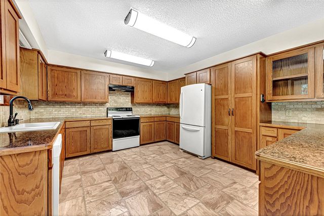5794 S Shaeffer Road, Fayetteville, AR 72701