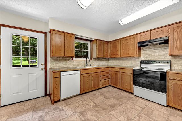 5794 S Shaeffer Road, Fayetteville, AR 72701