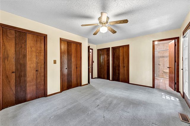 5794 S Shaeffer Road, Fayetteville, AR 72701