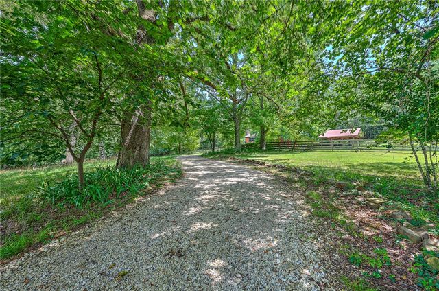 5794 S Shaeffer Road, Fayetteville, AR 72701
