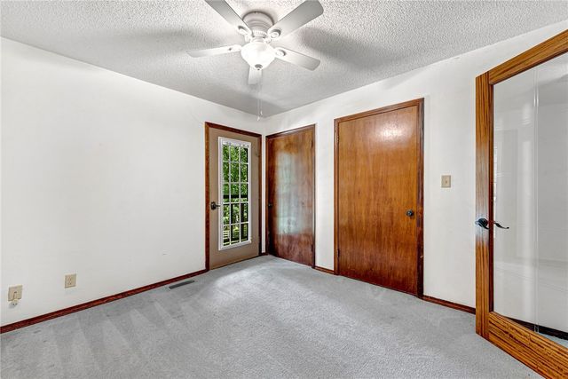 5794 S Shaeffer Road, Fayetteville, AR 72701