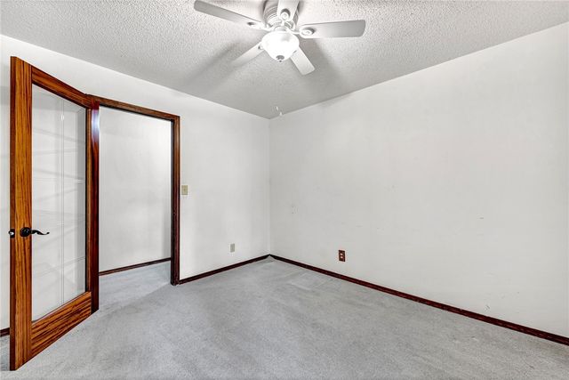 5794 S Shaeffer Road, Fayetteville, AR 72701