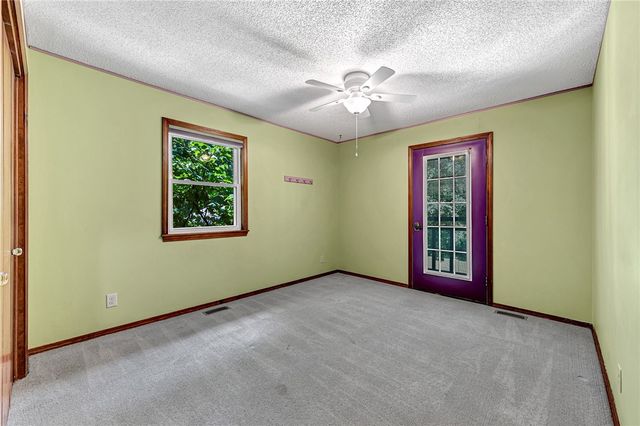 5794 S Shaeffer Road, Fayetteville, AR 72701