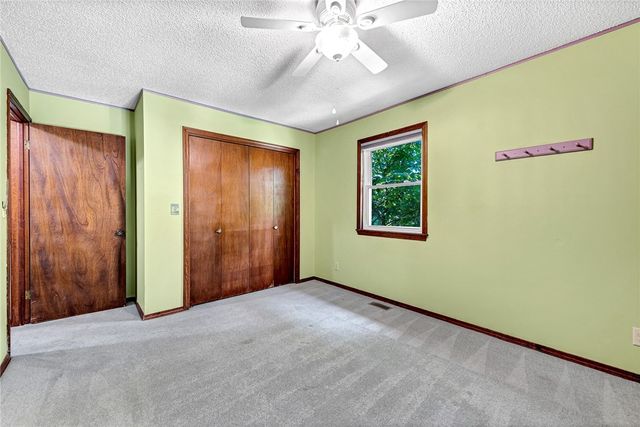 5794 S Shaeffer Road, Fayetteville, AR 72701