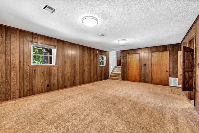 5794 S Shaeffer Road, Fayetteville, AR 72701