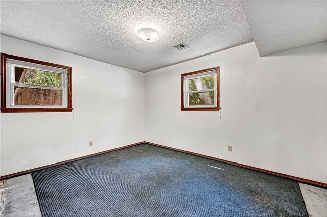 5794 S Shaeffer Road, Fayetteville, AR 72701