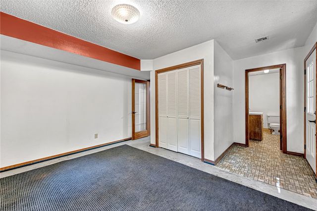 5794 S Shaeffer Road, Fayetteville, AR 72701