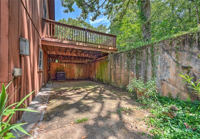 5794 S Shaeffer Road, Fayetteville, AR 72701