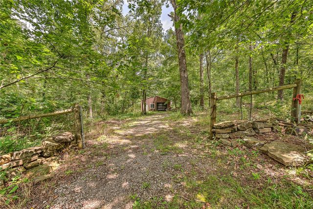 5794 S Shaeffer Road, Fayetteville, AR 72701