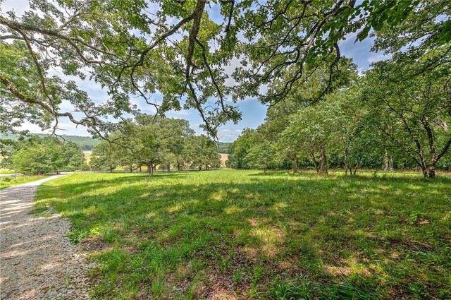 5794 S Shaeffer Road, Fayetteville, AR 72701