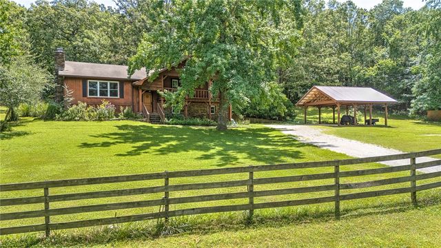 5794 S Shaeffer Road, Fayetteville, AR 72701