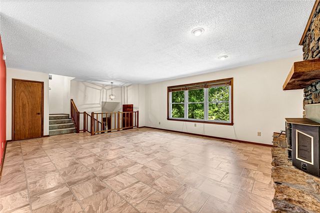 5794 S Shaeffer Road, Fayetteville, AR 72701