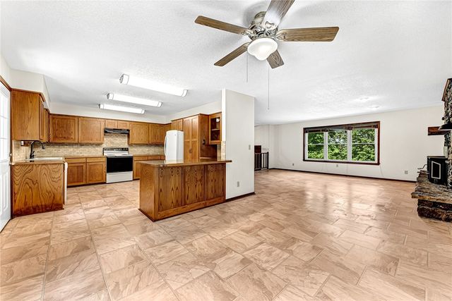 5794 S Shaeffer Road, Fayetteville, AR 72701