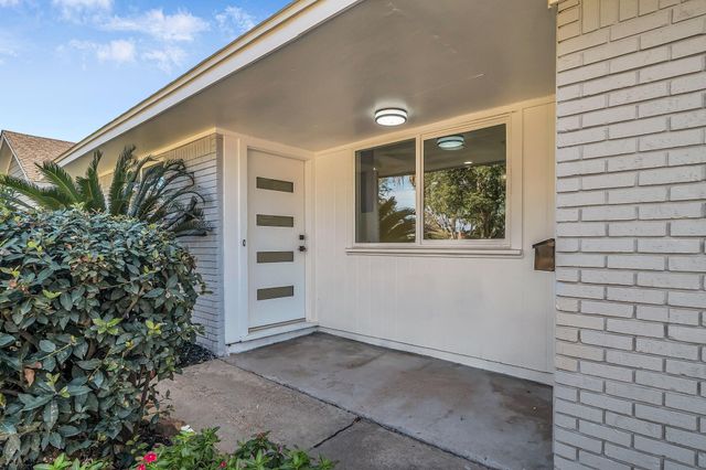 5025 De Milo Drive, Houston, TX 77092