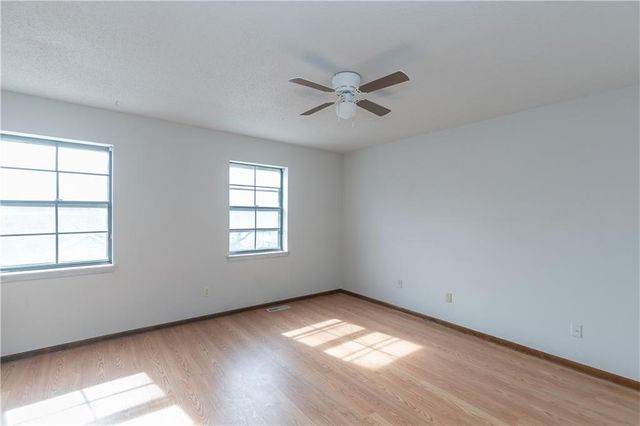 131 Kindred Avenue, Bonner Springs, KS 66012