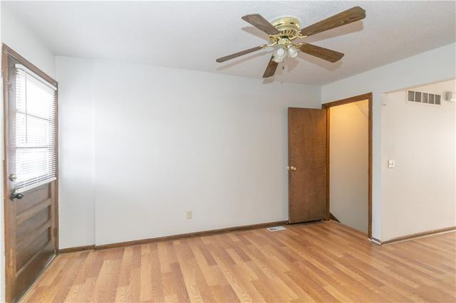 131 Kindred Avenue, Bonner Springs, KS 66012