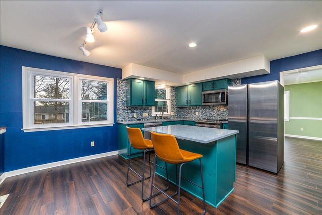 2803 Tall Oaks DR, Blacksburg, VA 24060