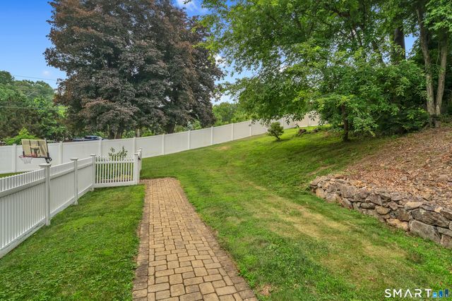 261 Twin Lakes Road, North Branford, CT 06471