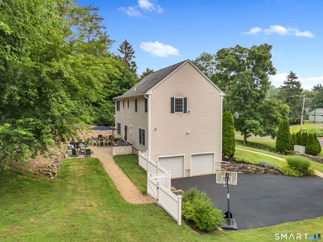 261 Twin Lakes Road, North Branford, CT 06471