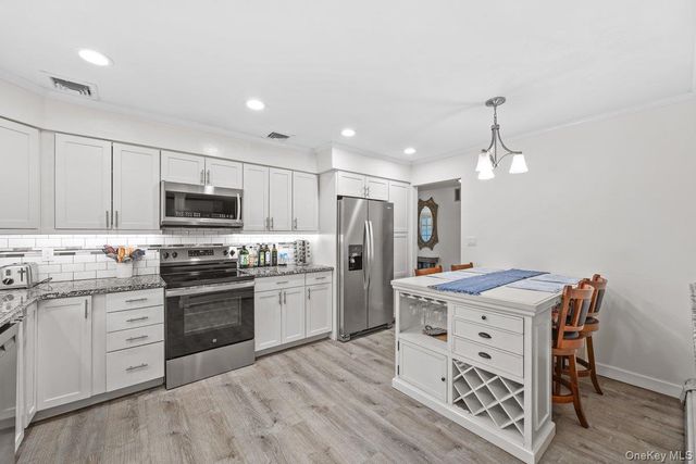 3 Fams Court, Jericho, NY 11753