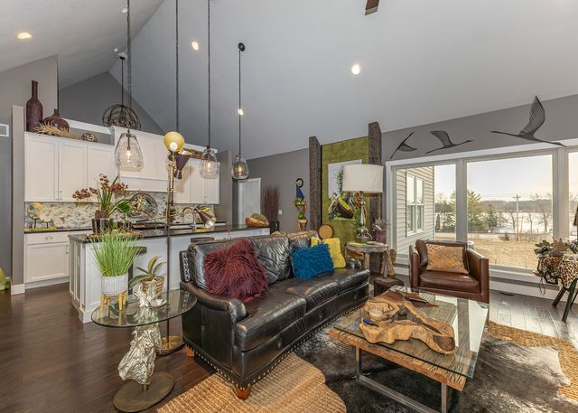 28067 238th Street, Le Claire, IA 52753