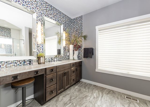 28067 238th Street, Le Claire, IA 52753