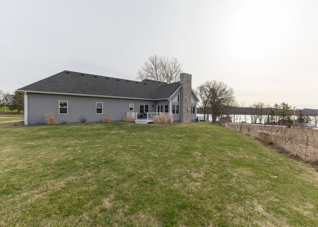 28067 238th Street, Le Claire, IA 52753