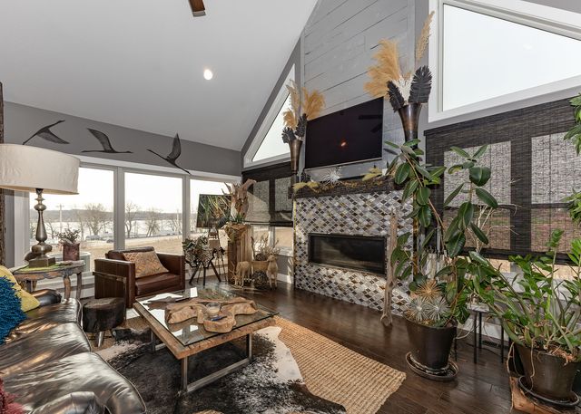 28067 238th Street, Le Claire, IA 52753