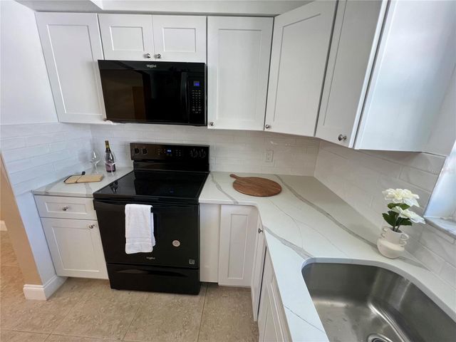 11315 3RD STREET E, Treasure Island, FL 33706