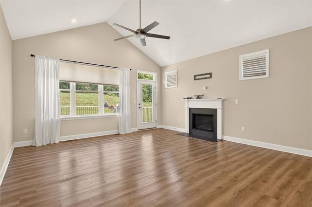 57 Thompson Ln, Canandaigua City, NY 14424