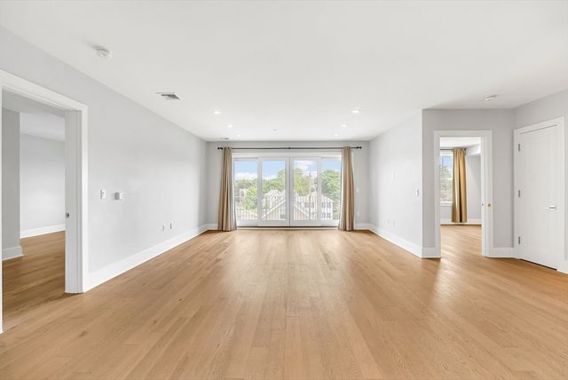 11 Oak Grove Ter 402, Quincy, MA 02169