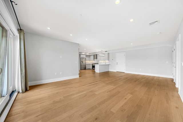 11 Oak Grove Ter 402, Quincy, MA 02169