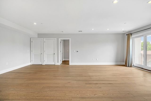 11 Oak Grove Ter 402, Quincy, MA 02169