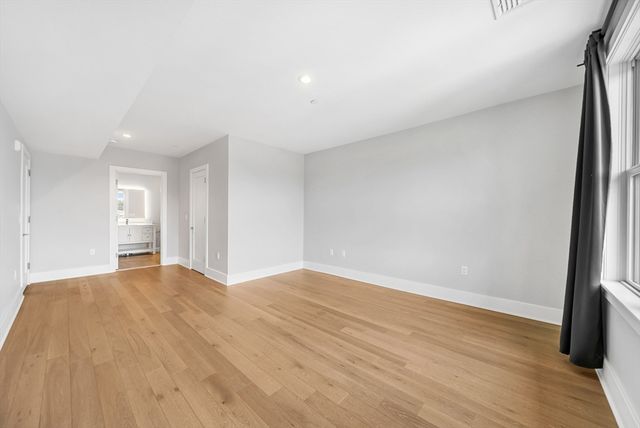 11 Oak Grove Ter 402, Quincy, MA 02169