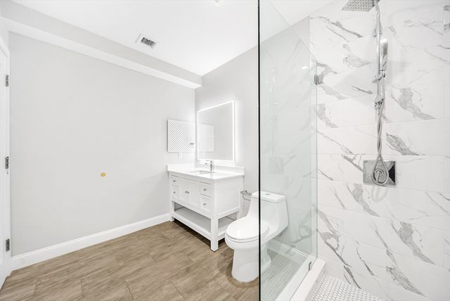 11 Oak Grove Ter 402, Quincy, MA 02169
