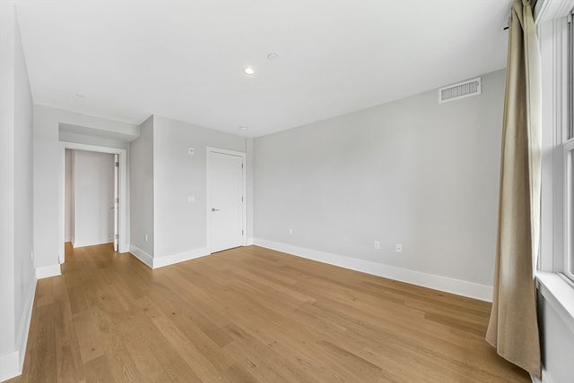 11 Oak Grove Ter 402, Quincy, MA 02169
