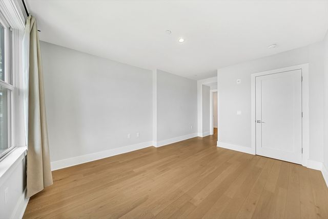 11 Oak Grove Ter 402, Quincy, MA 02169