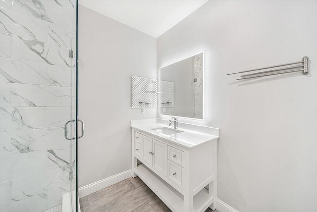 11 Oak Grove Ter 402, Quincy, MA 02169