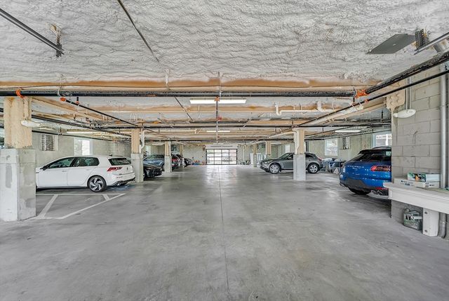 11 Oak Grove Ter 402, Quincy, MA 02169
