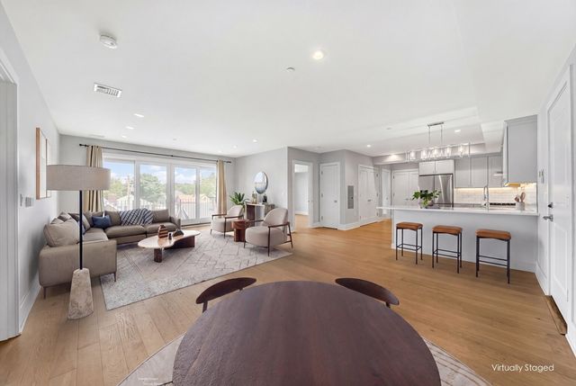 11 Oak Grove Ter 402, Quincy, MA 02169