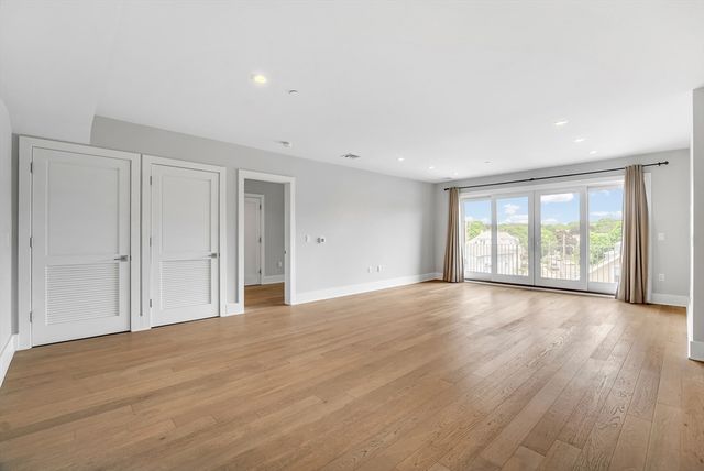 11 Oak Grove Ter 402, Quincy, MA 02169